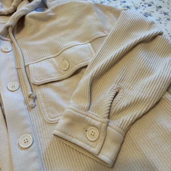 American Eagle hooded Shacket - Picture 3 of 3